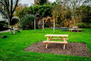 Houtmoat Douglas kindertafel bij de speeltuin